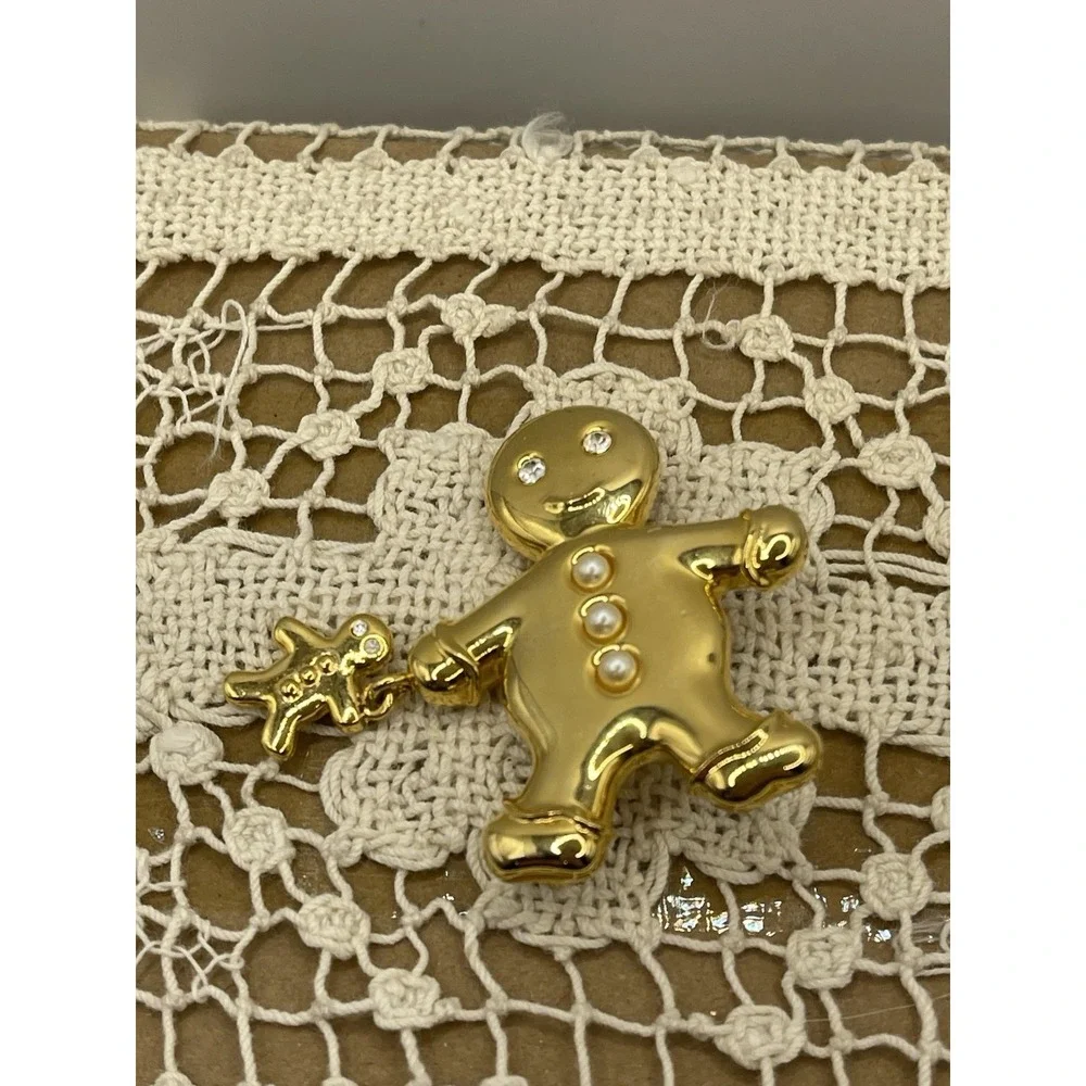 Vintage Gingerbread Man  Liz Claiborne Christmas Pin Brooch Gold Tone‎
